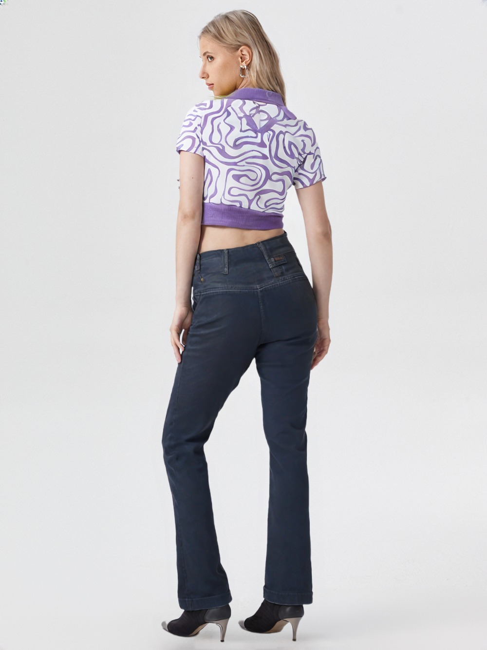 Purple Abstract Printed Ribbed Crop Top with Collar for Women – Stylish V-Neck Half Sleeve