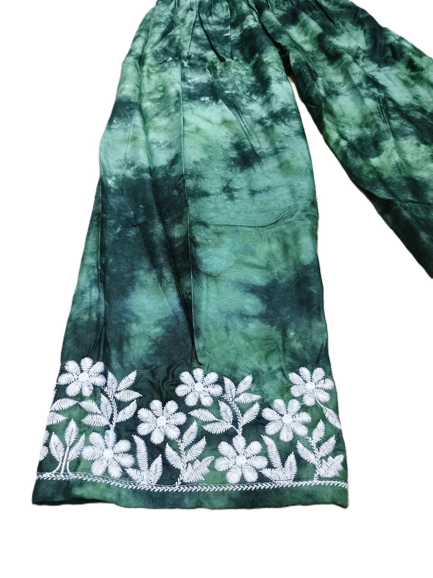 Elegant Green Tie-Dye Cotton Kurta Set with White Embroidery – Ethnic Wear for Women